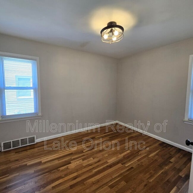 Building Photo - 136 W Princeton Ave