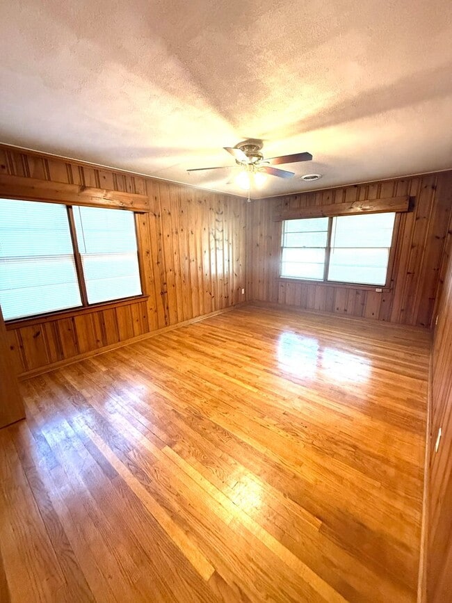 Building Photo - ** 4 Bed 2 Bath located in Dalraida ** Call 334-366-9198 to schedule a self tour