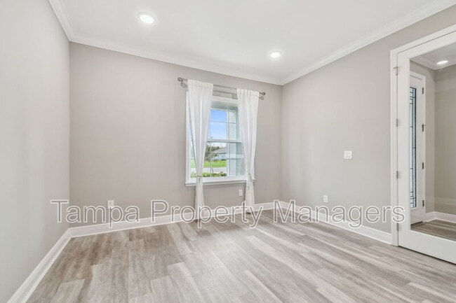 Building Photo - 10324 Crestview Heights Ave