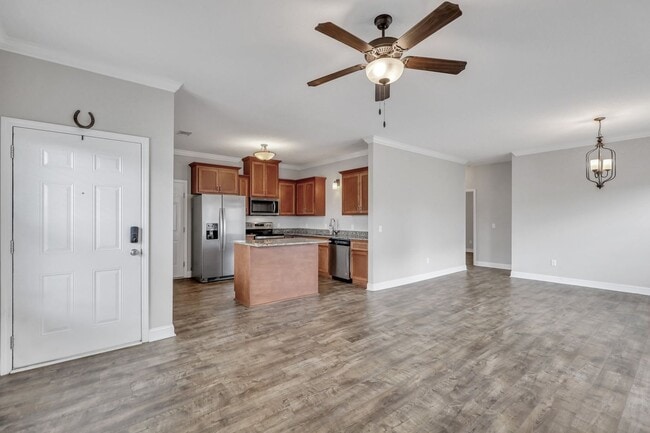 Building Photo - AVAILABLE JUNE [PETS PERMITTED]