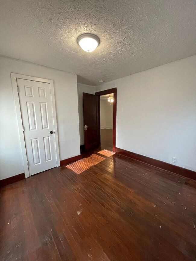 Building Photo - Three Bedroom Single Family Home Near Loeb Stadium