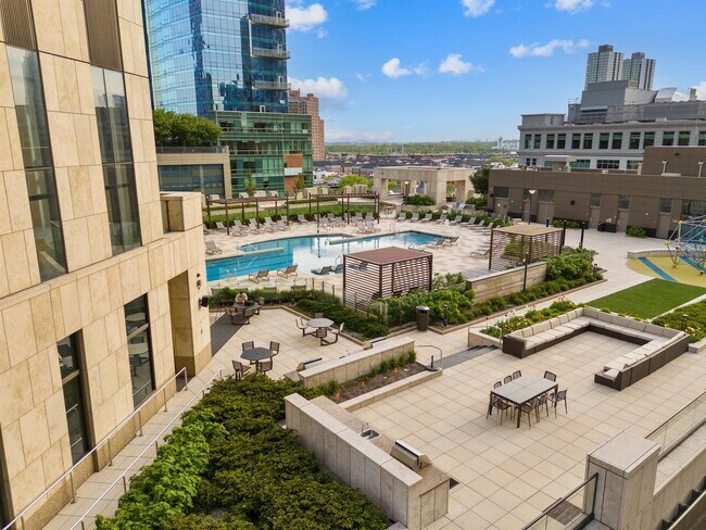 Building Photo - 99 Hudson St