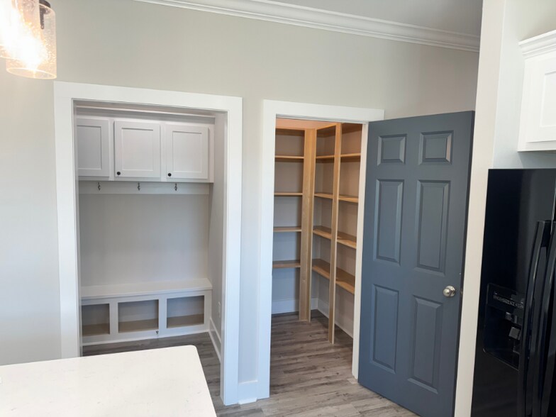 Building Photo - 324-A Anne St