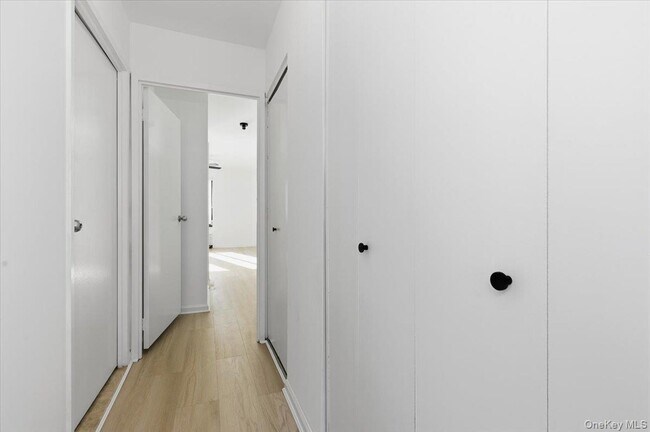 Building Photo - 100 W Broadway