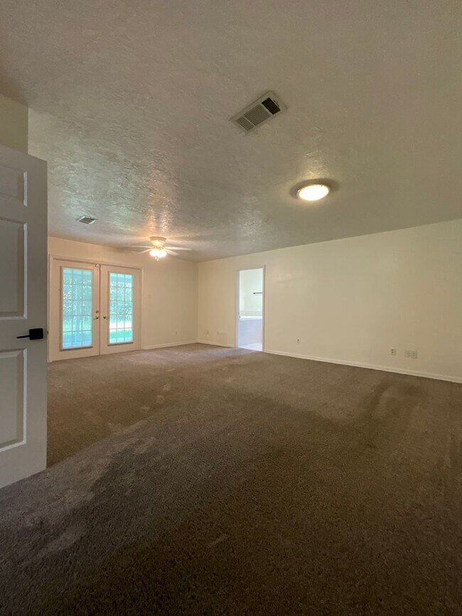 Building Photo - 1018 Meadow Brook Street