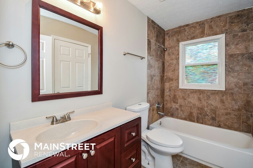 Building Photo - 2800 Summerfield Dr