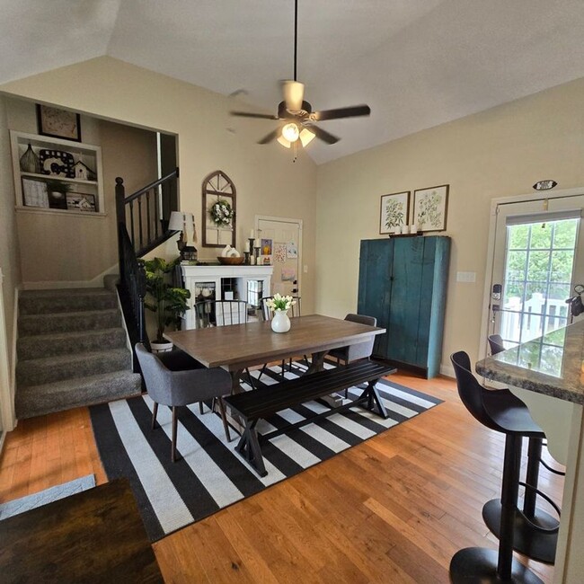 Building Photo - Spacious Buckhead home