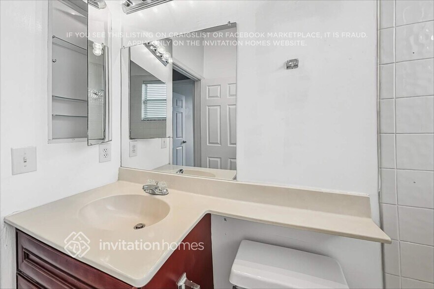 Building Photo - 7704 Thornlee Dr
