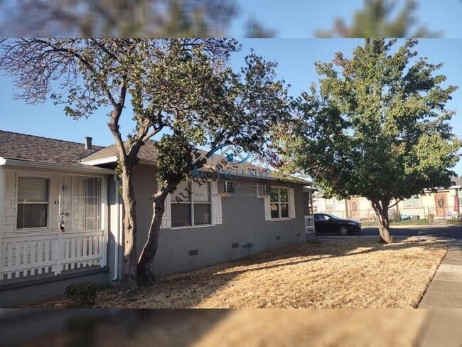 Building Photo - Cute Duplex off of Stockton Blvd