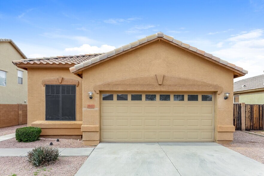 Primary Photo - 7612 S 68th Dr