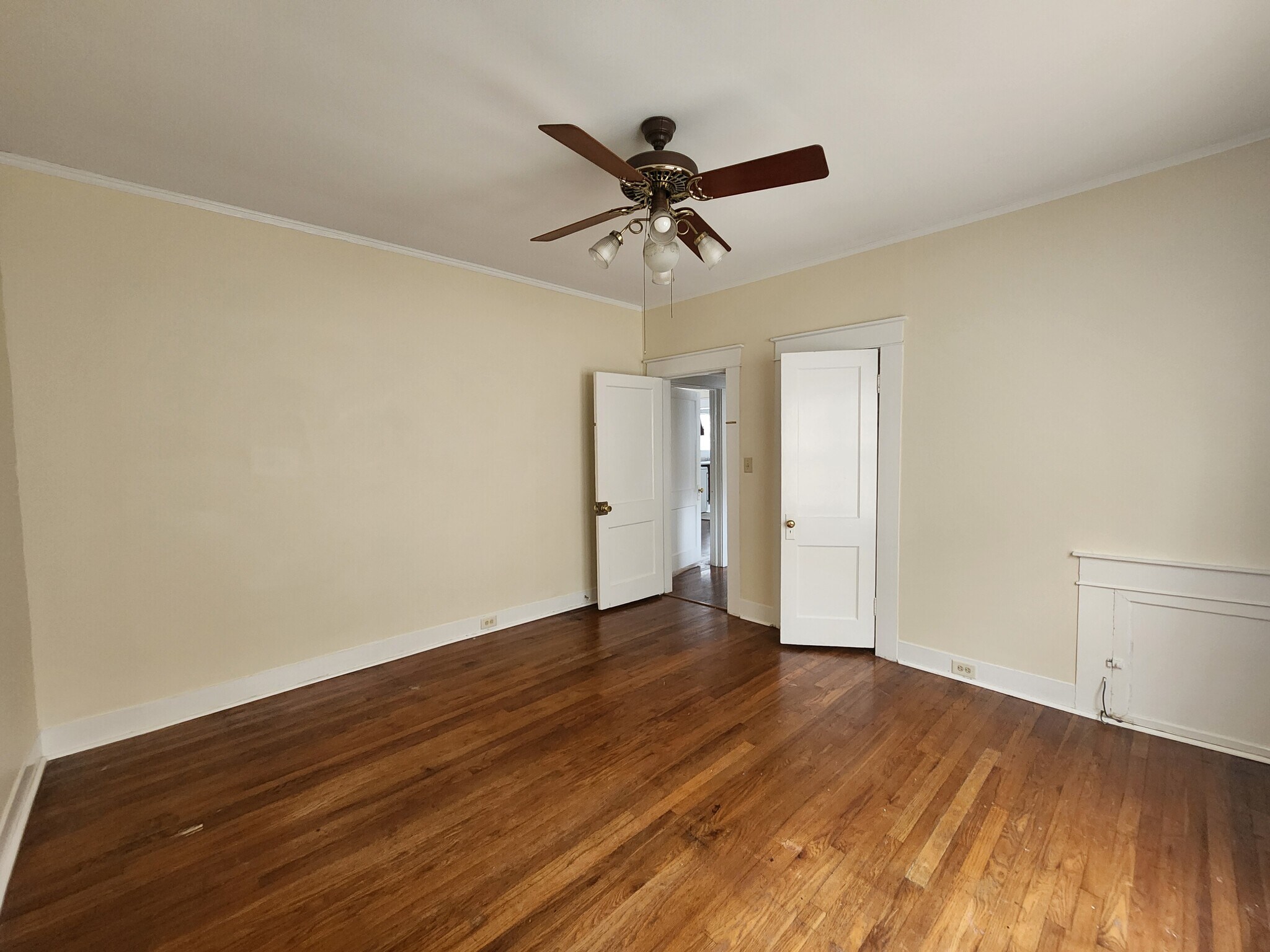 Building Photo - 513 10th Ct S