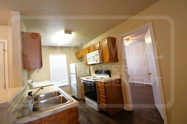 Building Photo - 1708 Spring Rose Cir