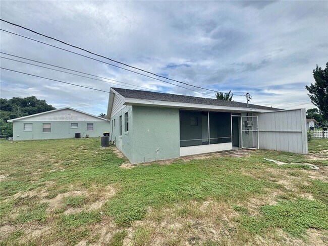 Building Photo - 2559 Elm Ave