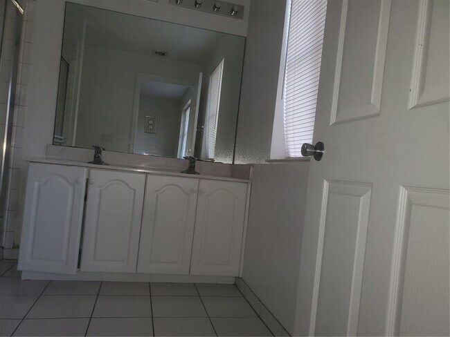 Building Photo - 6053 SW 19th Pl