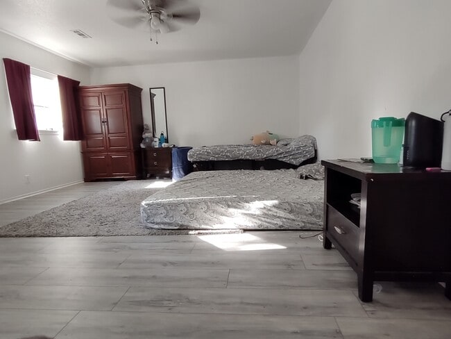 Building Photo - 19 Fannin Post