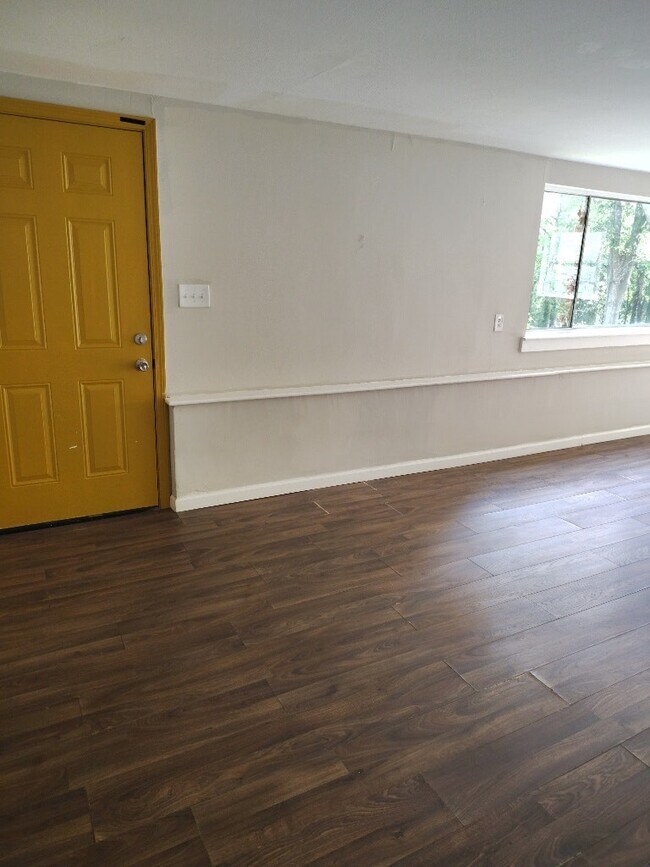 Building Photo - 554 Launcelot Rd