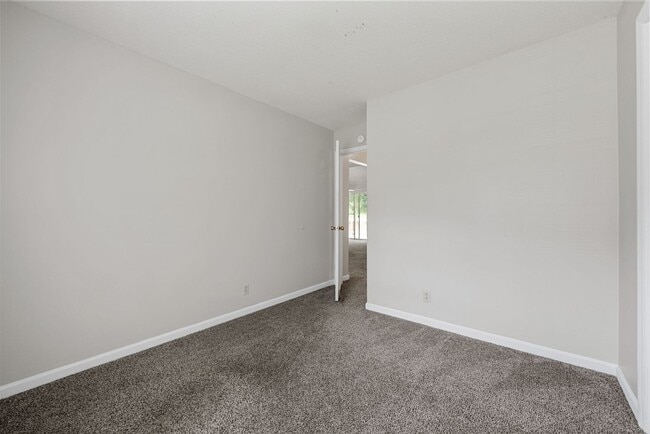 Building Photo - 3 Bedroom Home For Rent in Sango Area!
