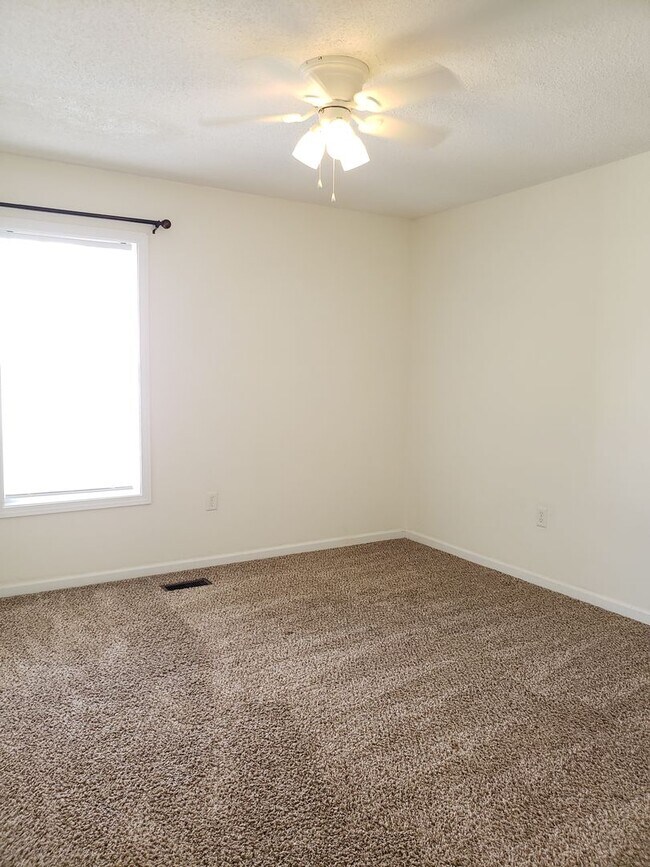Building Photo - 3 Bedroom home in CreekSide Village
