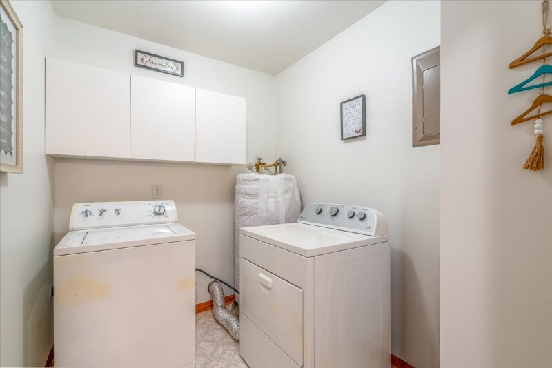 Building Photo - 45969 Tallgrass Ct