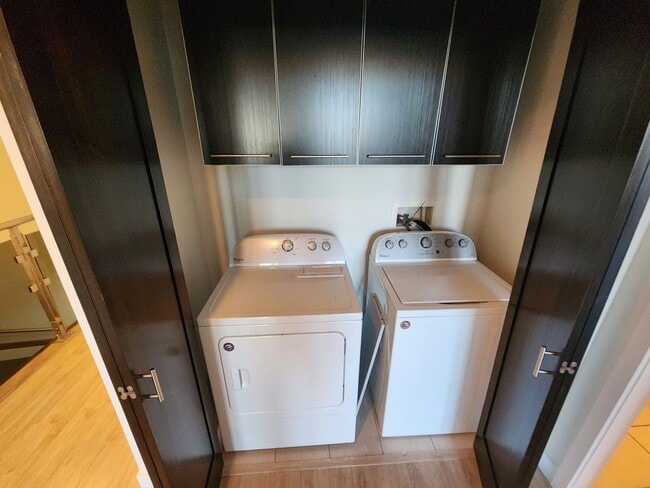 Building Photo - Exceptional Two Level 3 bedroom Condo in upscale Luxe Lofts