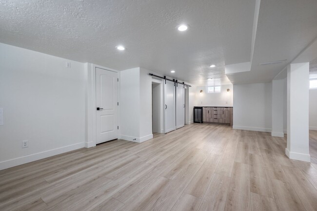 Building Photo - Beautifully Updated 3-Bedroom Home with Mo...