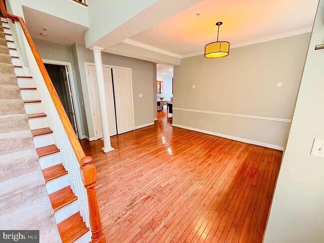 Building Photo - 122 Whiteland Hills Cir