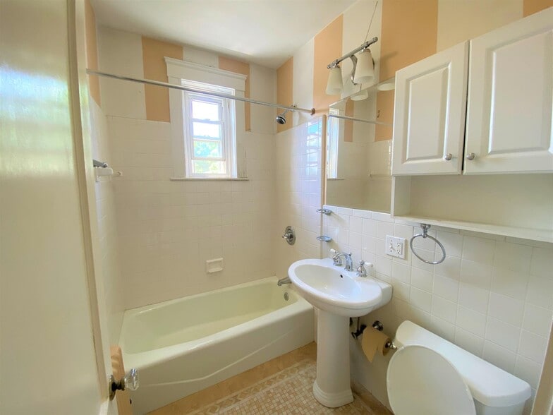 Building Photo - 520 High St