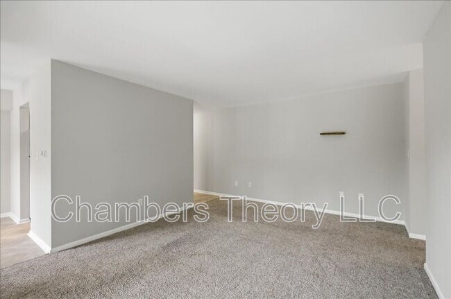 Building Photo - 1521 Colonial Dr