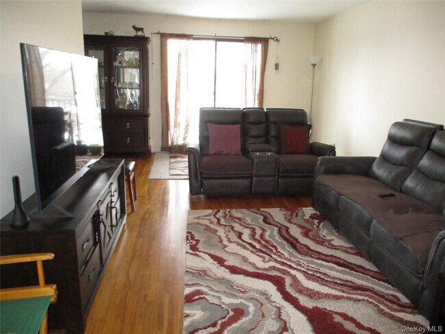 Building Photo - 2 W Lawrence Park Dr