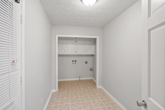 Building Photo - 3366 Idle Creek Way