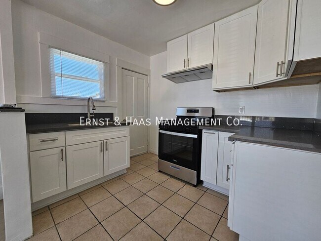 Building Photo - 1468 Alamitos-