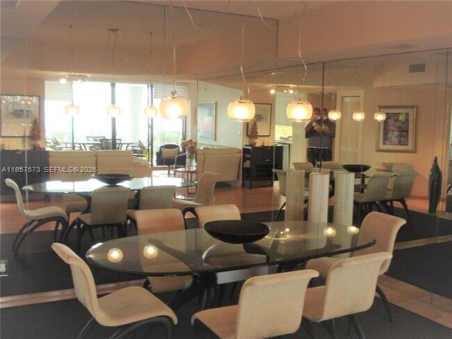 Building Photo - 3600 Yacht Club Dr