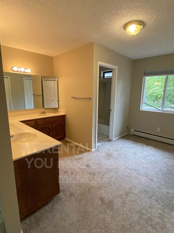 Building Photo - 801 W University Heights Dr S