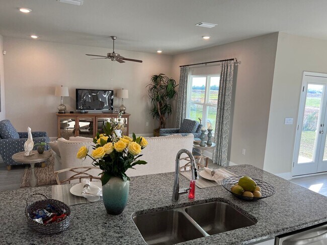 Building Photo - AVAILABLE IN NOVEMBER - Don't miss this op...