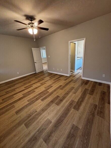 Building Photo - 5928 Pier Park Ave