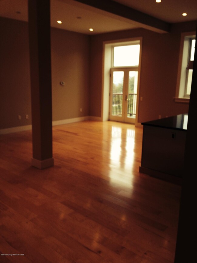 Building Photo - 529 Bogart Pl
