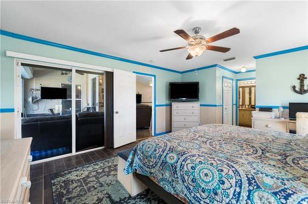 Building Photo - 703 NE 23rd Terrace