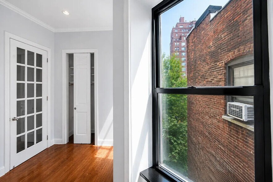 Building Photo - 15 W 103rd St