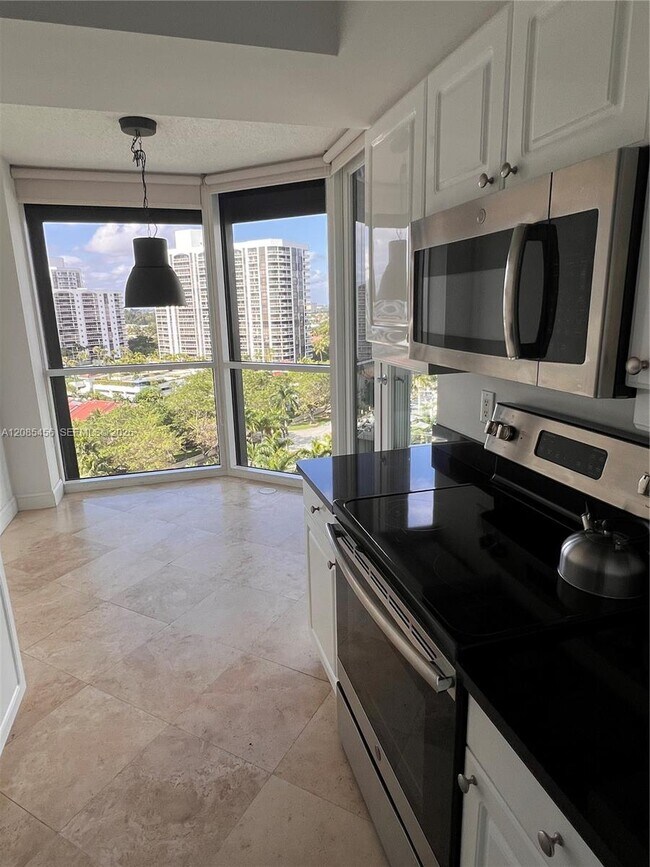 Building Photo - 21055 Yacht Club Dr