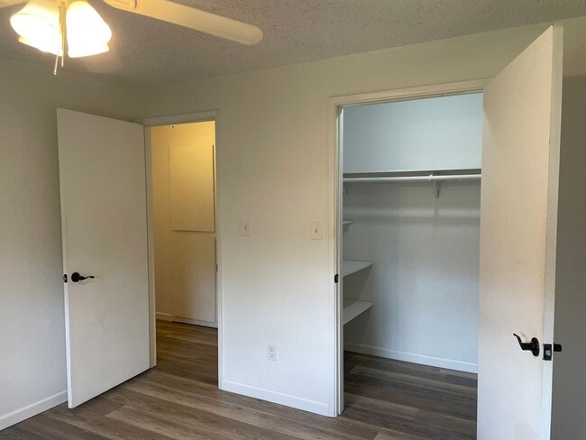 Building Photo - Very Nice 3 Bedroom 2 bath Home-Fully fenc...
