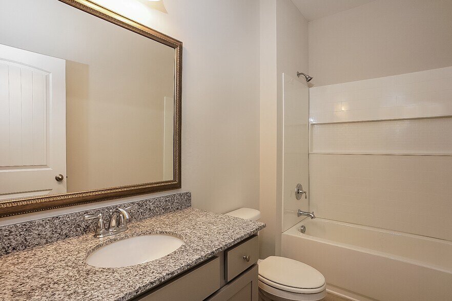 Building Photo - 224 Bainbridge Dr