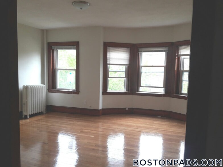 Building Photo - 163 Summer St