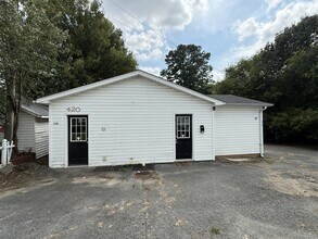Building Photo - 420 Jackson Park Rd