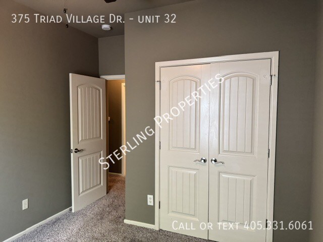 Building Photo - 375 Triad Village Dr