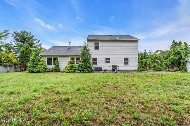Building Photo - 2300 Oak Knoll Dr