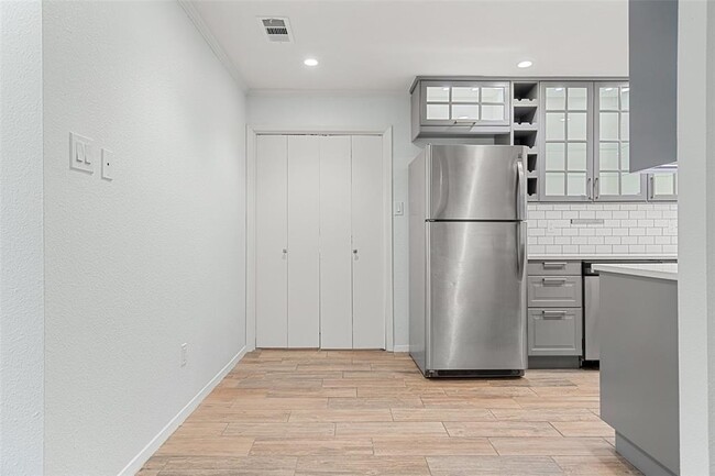 Building Photo - 5608 Cougar Dr