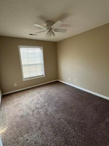 Building Photo - 7135 W Friendly Ave