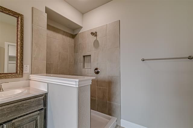 Building Photo - 327 Sweetspire Dr