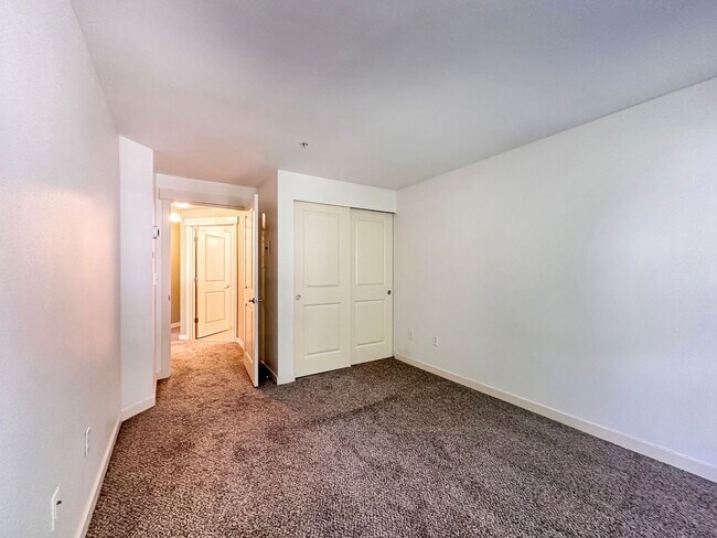 Building Photo - 1Bd/1Ba Kenmore Condo