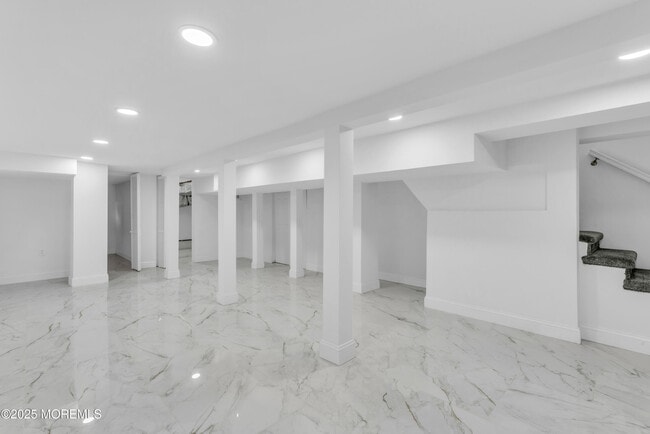 Building Photo - 253 South St